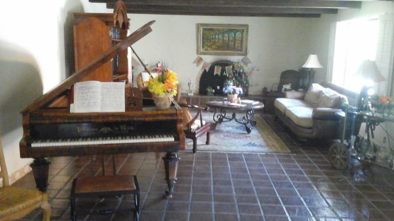 Spanish Villa Inn St. Helena Buitenkant foto